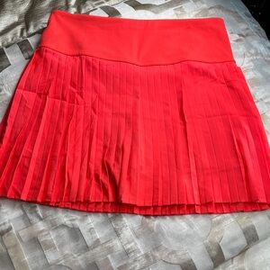 Fabletics Vibrant Pleated Sports Skirt with inbuilt shorts. Size Medium